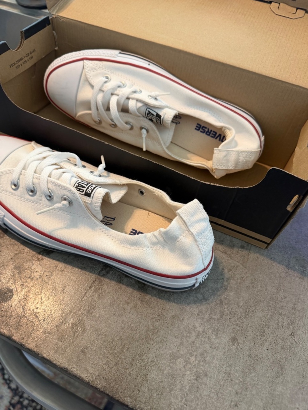 White converse - Picture 3 of 3